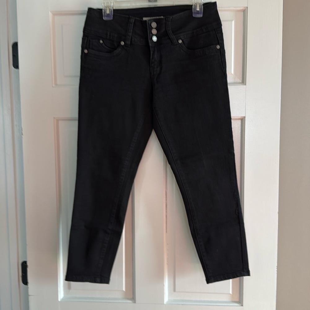 NWOT YMI “WANNA BETTA BUTT” CAPRIS